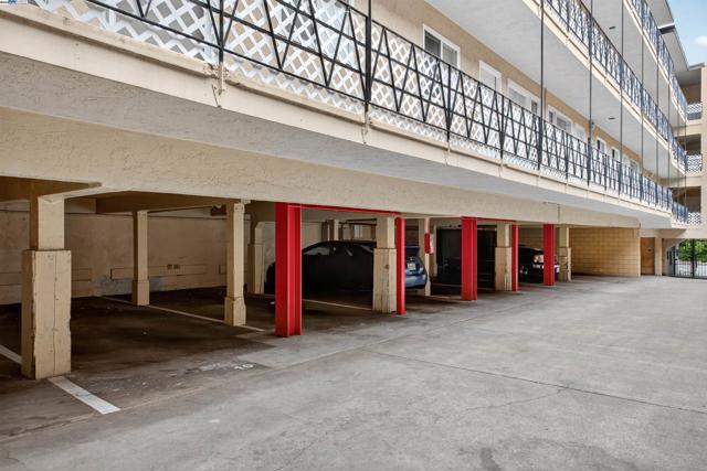 273 MacArthur Blvd, Oakland CA: https://media.crmls.org/mediaz/0d7d0b3e-50b6-4572-88a6-0b0f8b8661ad.jpg