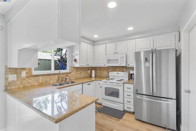 1479 Spring Valley Cmn, Livermore CA: https://media.crmls.org/mediaz/0d7d170b-b8b1-49b3-b8a7-cccd86ae863b.jpg