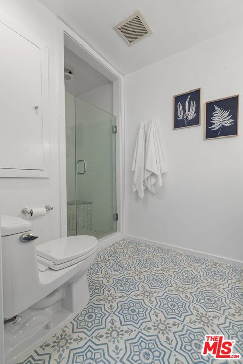 4460 Stansbury Avenue photo 25