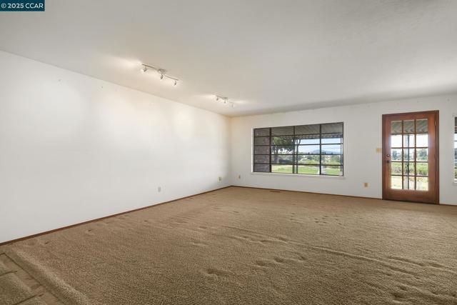 801 Laurel Ct, Rodeo CA: https://media.crmls.org/mediaz/0d7d3fe6-ea31-462a-a50e-8d47ec174710.jpg