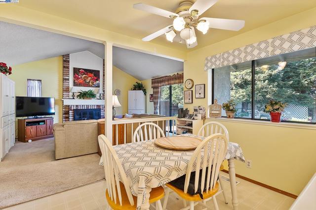 3803 Cheshire Ct, Pleasanton CA: https://media.crmls.org/mediaz/0d7fd8a4-8e17-4808-84e7-f02b2513aa3b.jpg