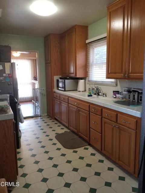 431 Eva Street, Ventura CA: https://media.crmls.org/mediaz/0d7febf1-b032-464a-a64e-497bd1954073.jpg