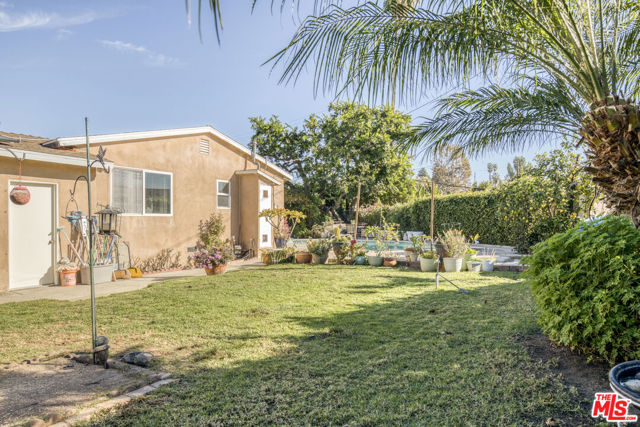 9610 Odessa Avenue, Northridge CA: https://media.crmls.org/mediaz/0d8079fc-184d-4f75-b134-35f633a115a0.jpg