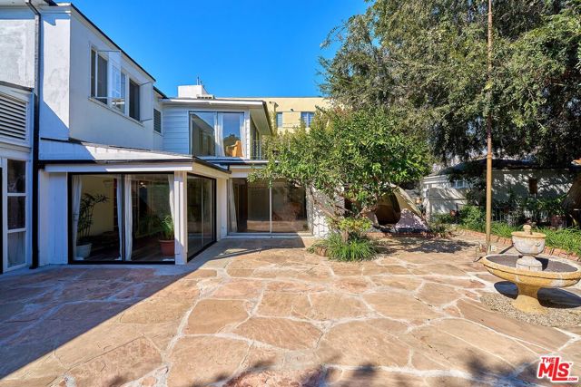 728 S Windsor Boulevard, Los Angeles CA: https://media.crmls.org/mediaz/0d808cbb-94ab-4233-b100-70a561661b19.jpg