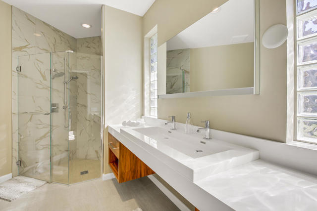 58 BATHROOM MLS SIZE