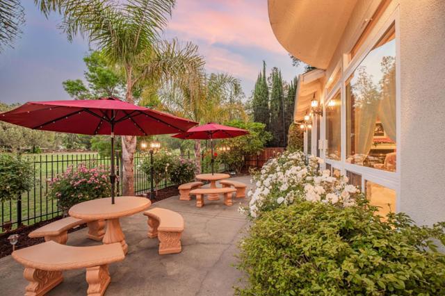 290 Bonnie Lane, Hollister CA: https://media.crmls.org/mediaz/0d81dc3c-7a17-406e-8a4b-f2d7db70e635.jpg