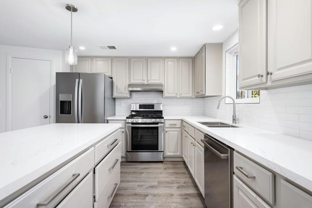 53967 Avenida Navarro, La Quinta CA: https://media.crmls.org/mediaz/0d823efa-93e3-4858-9af7-df07f9679f5e.jpg