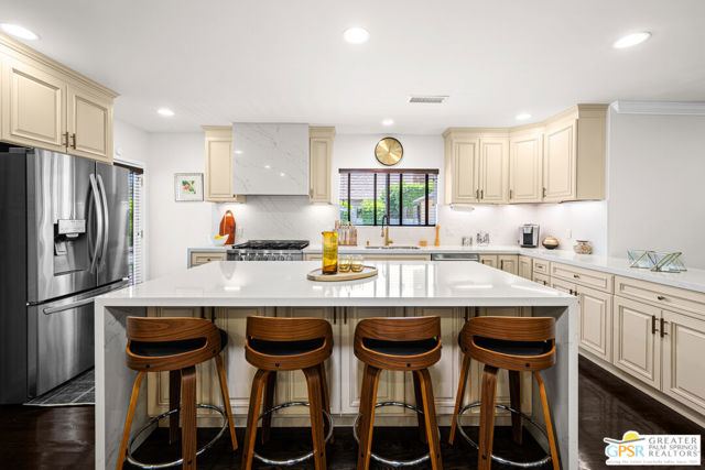 13435 Erwin Street photo 12