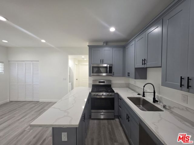 25226 Loytan Street, Torrance, California 90505, 2 Bedrooms Bedrooms, ,1 BathroomBathrooms,Residential Lease,Sold,Loytan,25614351