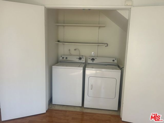 8515 Saturn Street, Los Angeles CA: https://media.crmls.org/mediaz/0d830e27-784a-4713-9970-2d848c808810.jpg