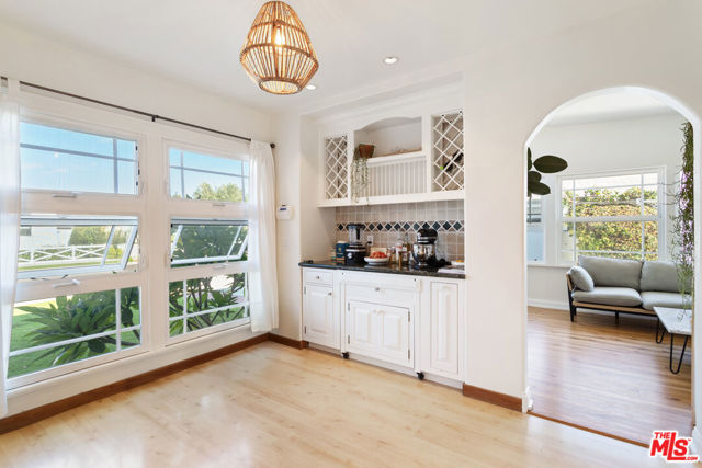 4157 Tivoli Avenue, Los Angeles CA: https://media.crmls.org/mediaz/0d838253-83e6-462f-9817-7f1842d0b7bf.jpg