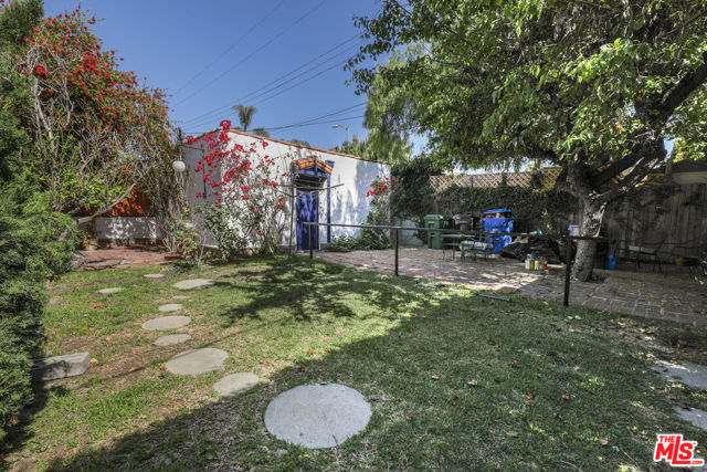 6281 Drexel Avenue, Los Angeles CA: https://media.crmls.org/mediaz/0d83851a-f861-4c91-87bd-12ea49954220.jpg