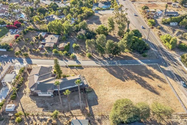 719 Singing Trails Drive, El Cajon CA: https://media.crmls.org/mediaz/0d83c66f-0c74-40a0-80a4-c6eb84f9f4db.jpg