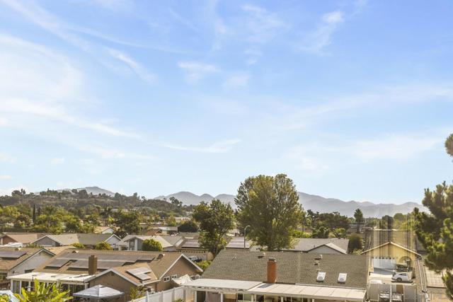 12410 Aria Ct, Poway CA: https://media.crmls.org/mediaz/0d83d2e2-2dde-42a1-babb-4f9236694f46.jpg