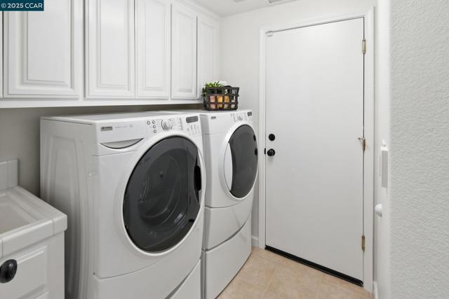 1975 Holly Creek Pl, Concord CA: https://media.crmls.org/mediaz/0d83da87-3c22-4bb0-8a28-d062a18d99f5.jpg