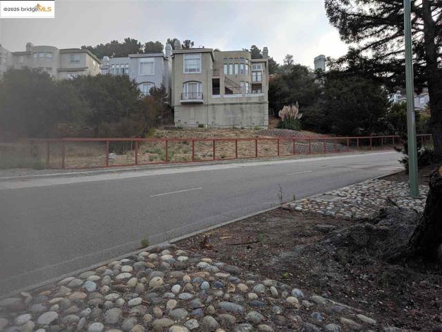 0 Redwood Rd, Oakland CA: https://media.crmls.org/mediaz/0d84706a-2262-4da6-8d2f-78d9e960674c.jpg