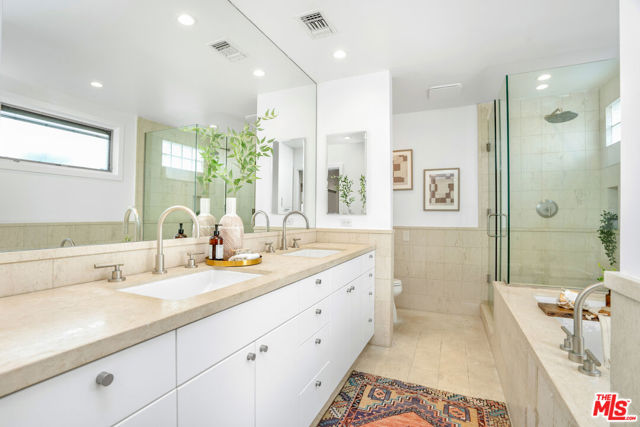 968 Kenfield Avenue, Los Angeles CA: https://media.crmls.org/mediaz/0d847663-1008-464d-a767-67fb20b57d8b.jpg