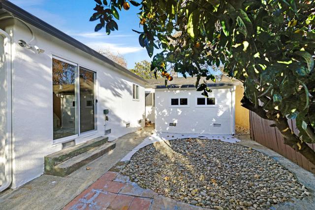 15741 Hesperian Boulevard, San Lorenzo CA: https://media.crmls.org/mediaz/0d84edb9-2b0c-4a78-a85f-ad7caab68675.jpg