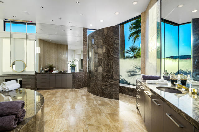 79525 Tom Fazio N Lane, La Quinta CA: https://media.crmls.org/mediaz/0d84f158-2ae1-4354-b3db-a4adfc0645fe.jpg