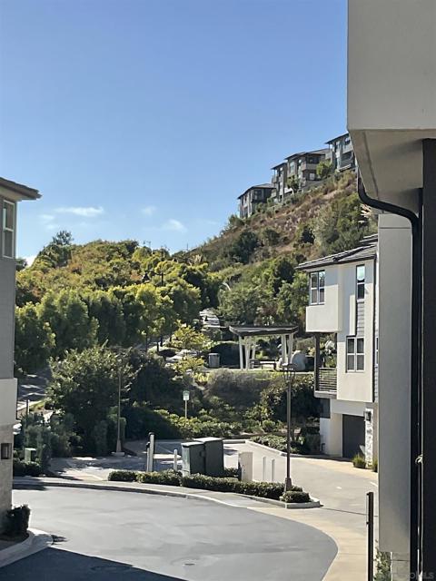 3032 Marquee Way, San Diego CA: https://media.crmls.org/mediaz/0d85aa57-4d4e-495e-b0d0-755656b4539c.jpg