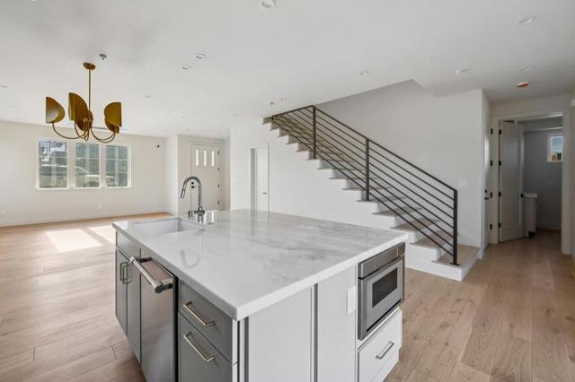 577 Creekside Court, Half Moon Bay CA: https://media.crmls.org/mediaz/0d85d9ab-b7d1-41be-8621-b8d4d245355b.jpg