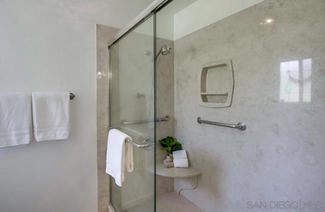 2336 Rancho Diego Ct, Escondido CA: https://media.crmls.org/mediaz/0d863336-29b2-417e-9015-44c5f588b4a1.jpg