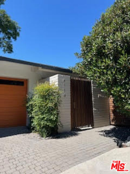 4116 Witzel Drive, Sherman Oaks CA: https://media.crmls.org/mediaz/0d866855-44cb-48d3-b9b9-8dbf2ea83a79.jpg