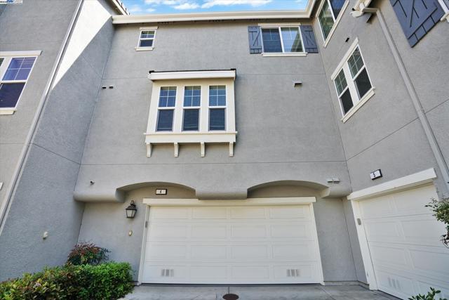 140 Selby Ln, Livermore CA: https://media.crmls.org/mediaz/0d86937e-bf1d-4d08-b1c0-8dcc57a6a3c7.jpg