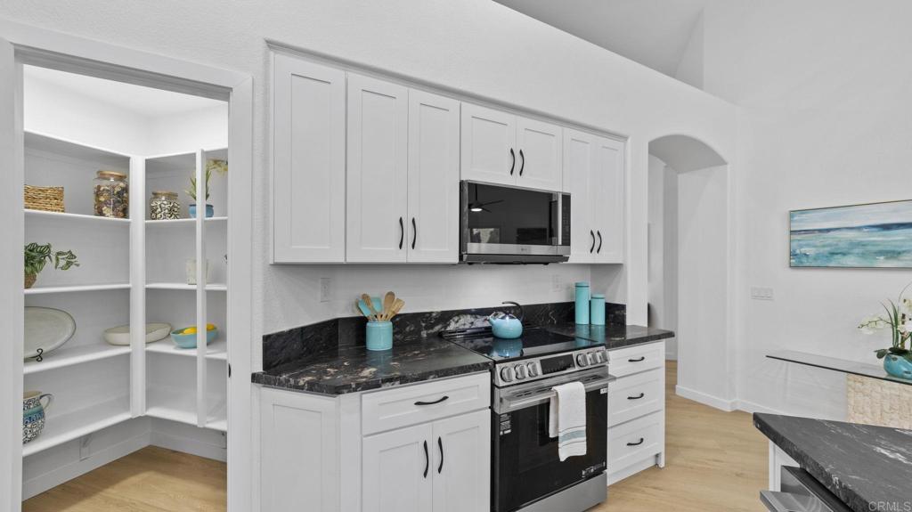 4888 Thebes - photo 19