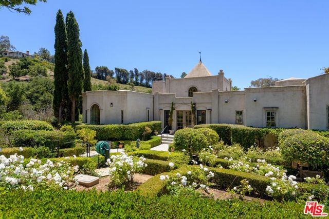 2899 Hidden Valley Lane, Montecito CA: https://media.crmls.org/mediaz/0d879648-9544-42de-8b9b-113cbfd0f931.jpg