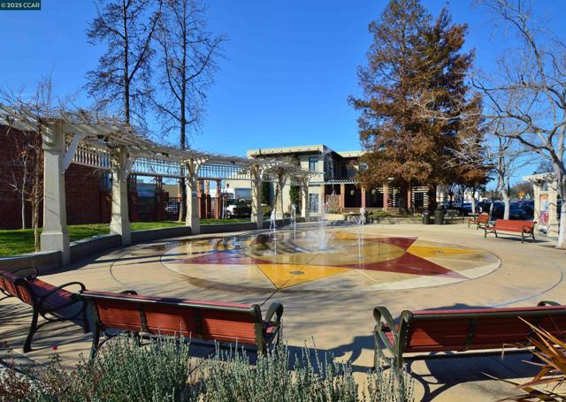 1324 Chateau Cmn, Livermore CA: https://media.crmls.org/mediaz/0d88170d-5f5f-46b7-b04b-9d0a9a9830e4.jpg