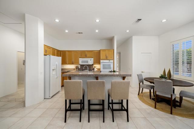 76936 Comanche Lane, Indian Wells CA: https://media.crmls.org/mediaz/0d882d68-6ec0-49bb-8ea0-ebcb34f1b1e5.jpg