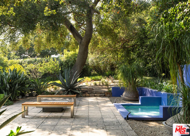 796 Hot Springs Road, Montecito CA: https://media.crmls.org/mediaz/0d88b3d8-68e3-47e9-92b7-75a97848c728.jpg