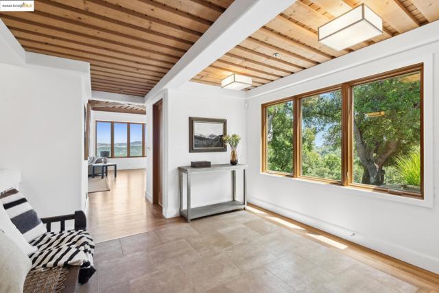 12688 Brookpark Road, Oakland CA: https://media.crmls.org/mediaz/0d88b557-1272-4a8a-89fd-2e576acb89ed.jpg