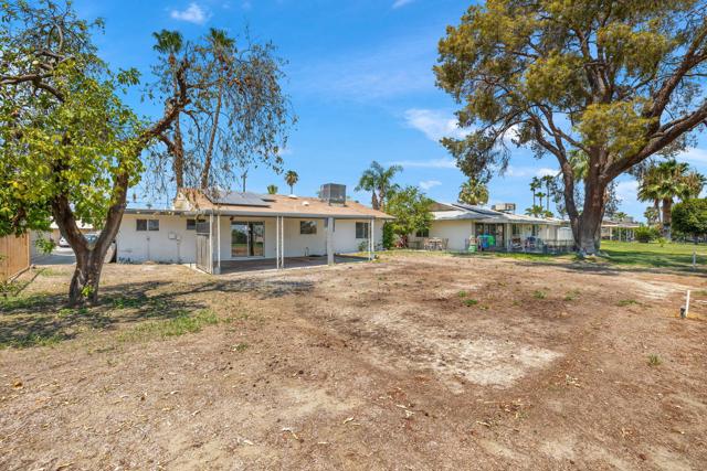 42660 Wisconsin Avenue, Palm Desert CA: https://media.crmls.org/mediaz/0d88b6b2-614c-425f-bfea-adc9b68eb651.jpg
