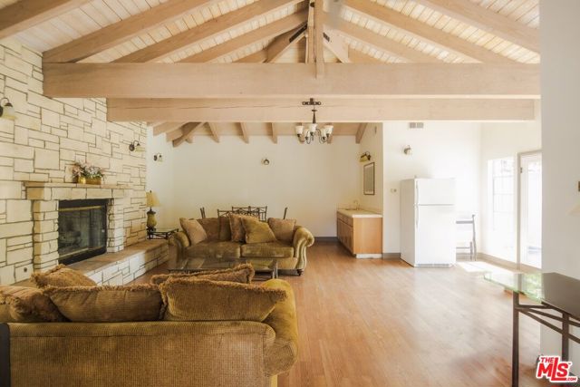 3131 E Hillcrest Drive, Westlake Village CA: https://media.crmls.org/mediaz/0d8950f4-8191-4bc4-95d4-ad348d0bfdec.jpg