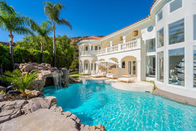 25665 Mulholland Highway, Calabasas CA: https://media.crmls.org/mediaz/0d89599f-be8e-4109-8c66-ba978d7b170d.jpg