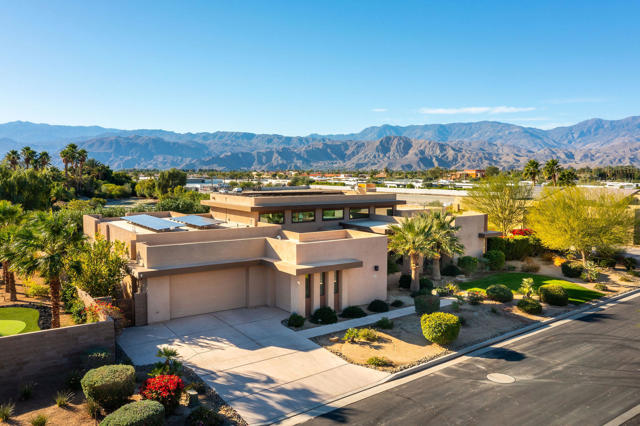 15 Via Montagna, Rancho Mirage CA: https://media.crmls.org/mediaz/0d899299-f3cb-4dbe-baea-785f03dcf0b6.jpg