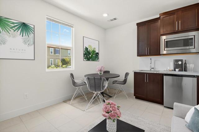 6640 Silverleaf Court, Tracy CA: https://media.crmls.org/mediaz/0d8a5be5-e0c4-4f83-b4d3-068a1df52666.jpg