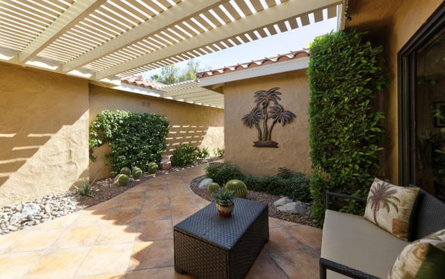 111 Juan Circle, Palm Desert CA: https://media.crmls.org/mediaz/0d8b4698-f103-4853-b457-d20791e8ac55.jpg
