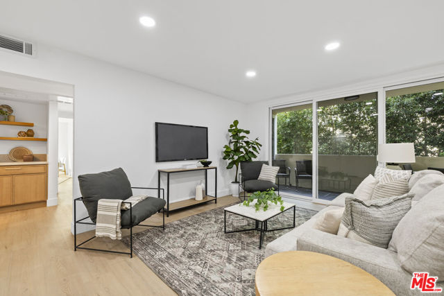 1025 North Kings Road, 113 photo 1