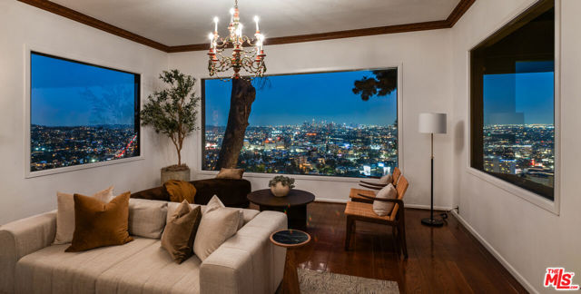 2200 Maravilla Drive, Los Angeles CA: https://media.crmls.org/mediaz/0d8bb72b-59f1-4eff-aff9-cda80be8259b.jpg