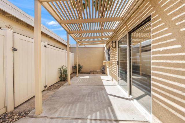 69738 Campana Court, Rancho Mirage CA: https://media.crmls.org/mediaz/0d8be684-1965-4675-82bf-5e0c06dfb33b.jpg