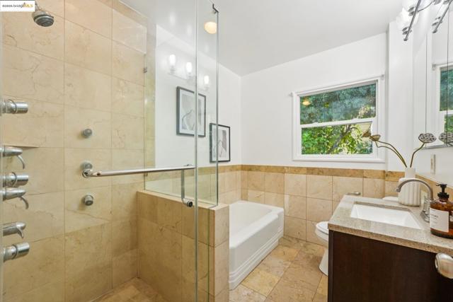 10601 Sheldon St, Oakland CA: https://media.crmls.org/mediaz/0d8cb9f4-3270-4432-8f9a-3b35fa721b38.jpg