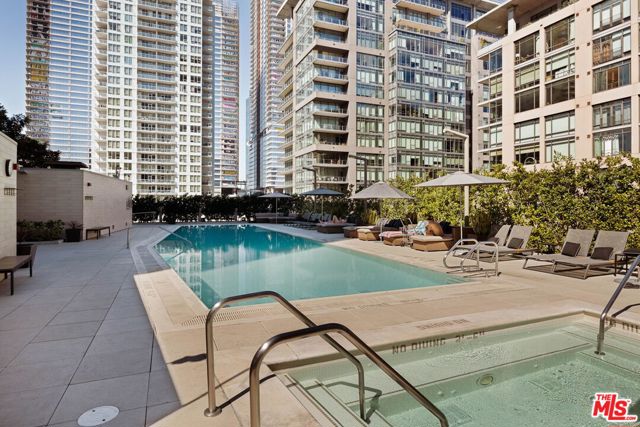 1155 S Grand Avenue, Los Angeles CA: https://media.crmls.org/mediaz/0d8dab51-85f6-4053-914b-f07893758644.jpg