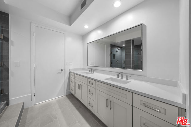 235 S Tower Drive, Beverly Hills CA: https://media.crmls.org/mediaz/0d8de99d-de46-433a-8d95-a8e584e56d84.jpg