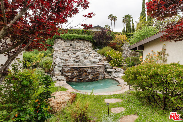 2208 Westridge Road, Los Angeles CA: https://media.crmls.org/mediaz/0d8dedc8-f9c4-4f5f-b851-0293fcb5b396.jpg