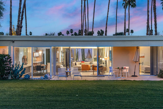 26 Lakeview Circle, Palm Springs CA: https://media.crmls.org/mediaz/0d8e2929-b8a1-493d-8bf8-1bf812249293.jpg