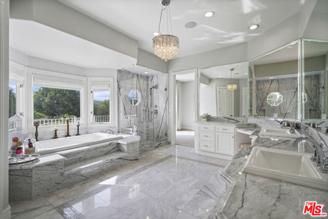 22510 La Quilla Drive, Chatsworth CA: https://media.crmls.org/mediaz/0d8e4e79-05ee-48c6-ad2c-bcc2730b8b4c.jpg