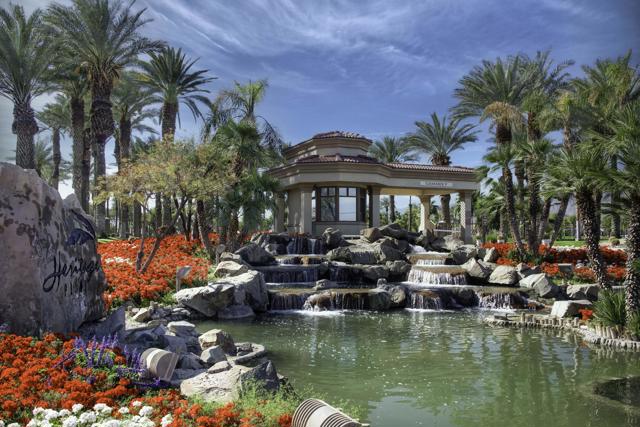 44580 S Heritage Palms Drive, Indio CA: https://media.crmls.org/mediaz/0d8f2dad-1686-4a1b-93a5-199634cb96e9.jpg